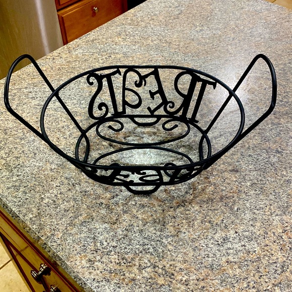 Longaberger Other - Longaberger wrought Iron treats stand